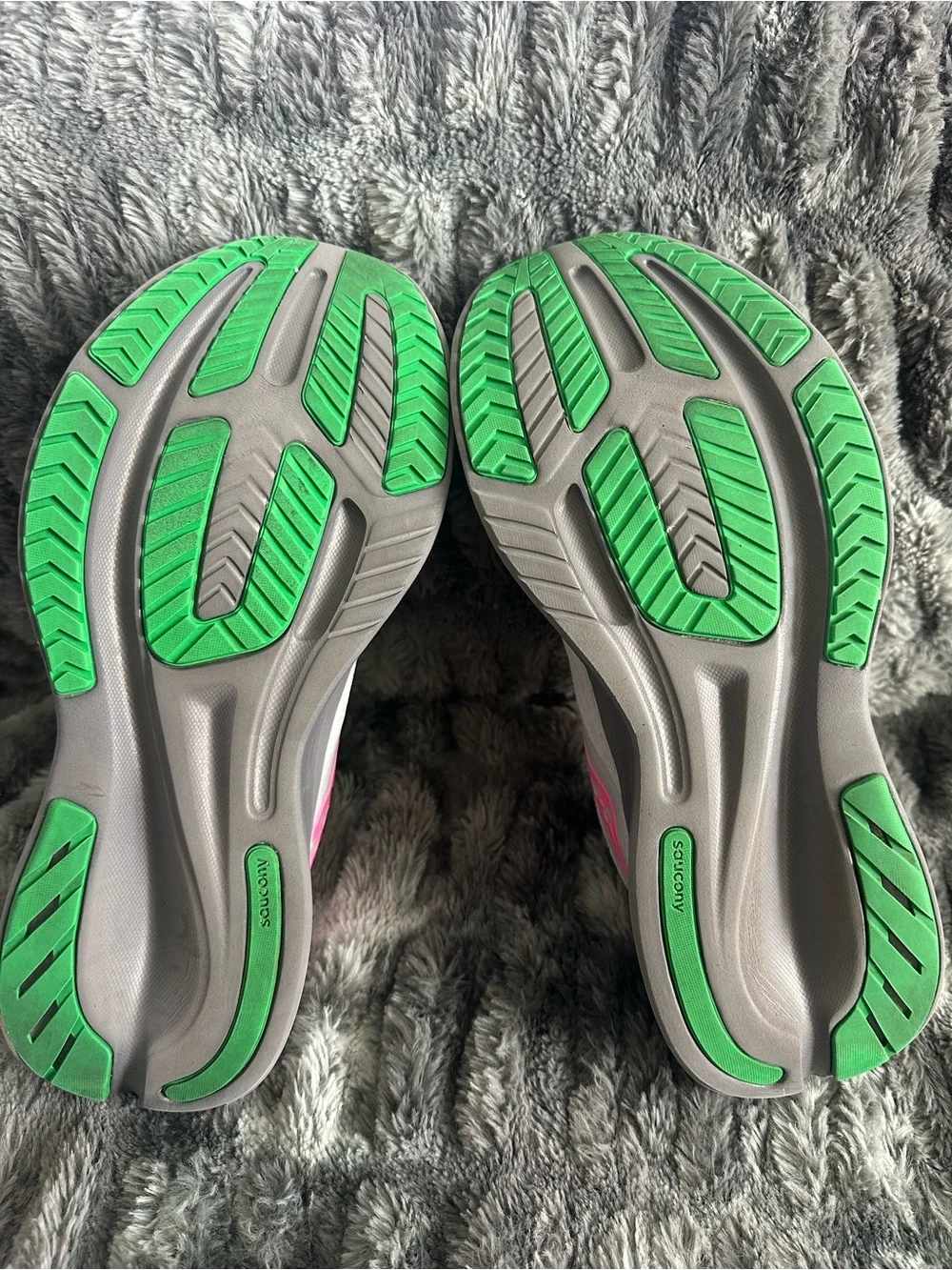 Saucony Women’s White Sneakers with Pink Wave & Green Lining